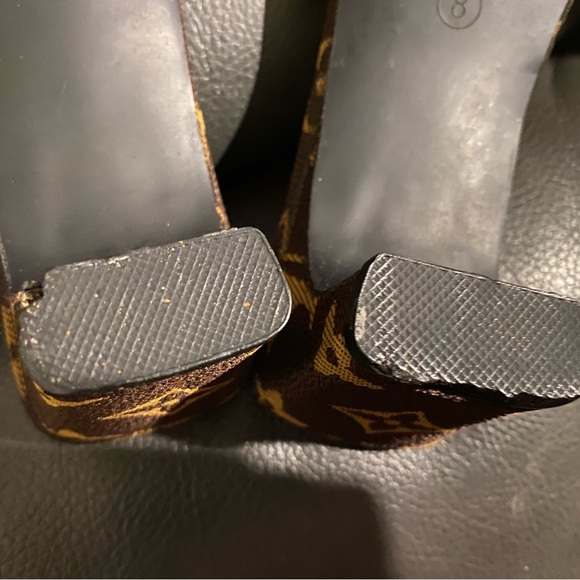 Luis Vuitton monogram slides size 8 - Picture 5 of 9